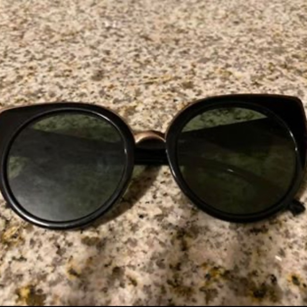 Cat eye sunglasses